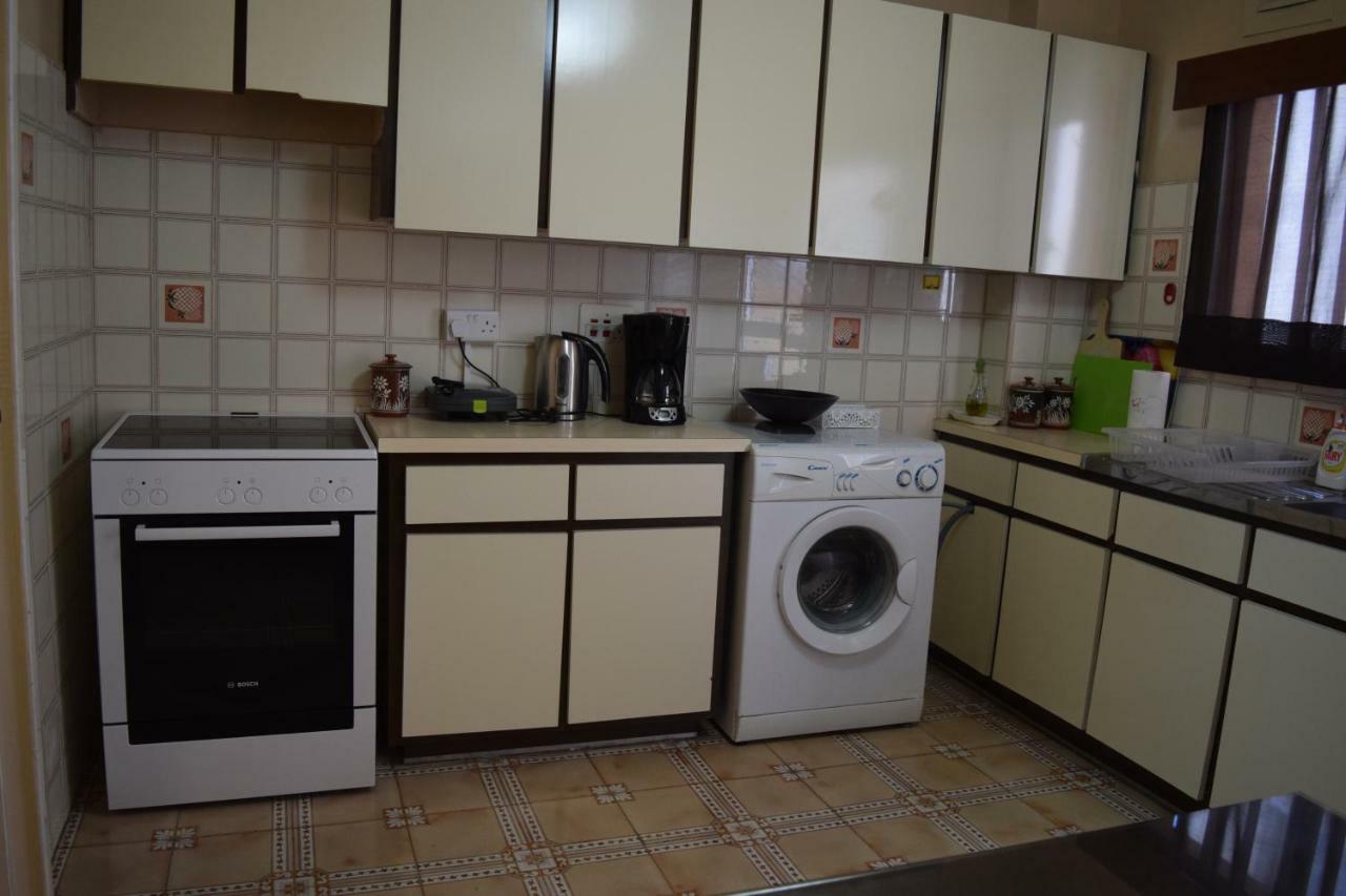 Appartement Mediterranean Breeze à Limassol Extérieur photo